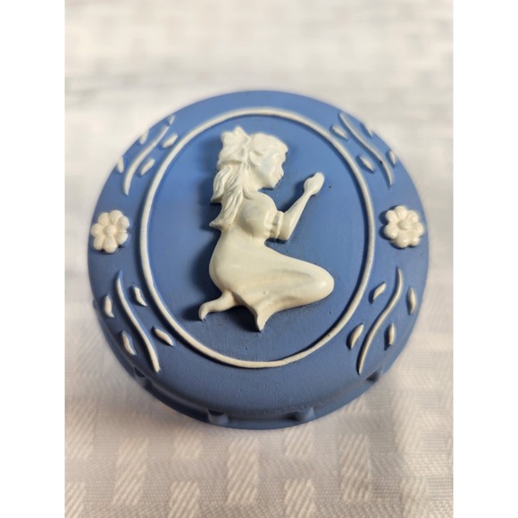 Wedgwood Other - VINTAGE WEDGWOOD BLUE JASPERWARE STYLE TRINKET BOX POWER BOX PRAYING GIRL Flower